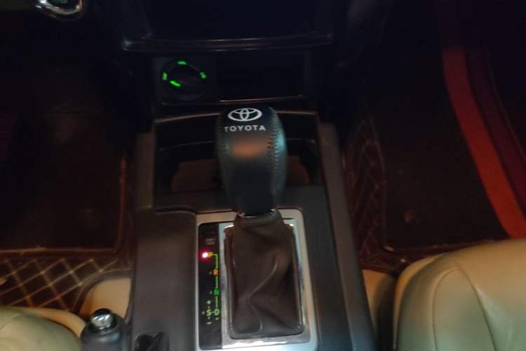 Used Toyota Prado 2016 2.7L Automatic Standard Edition Gear Lever