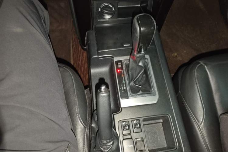 Used Toyota Prado 2016 2.7L Automatic Standard Edition Gear Lever