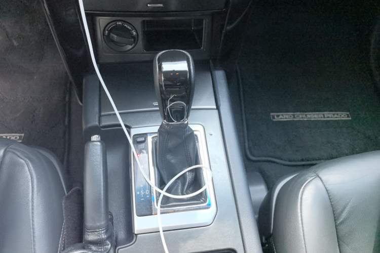 Used Toyota Prado 2016 2.7L Automatic Standard Edition Gear Lever