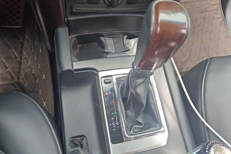 Used Toyota Prado 2016 3.5L Automatic TX-L Gear Lever