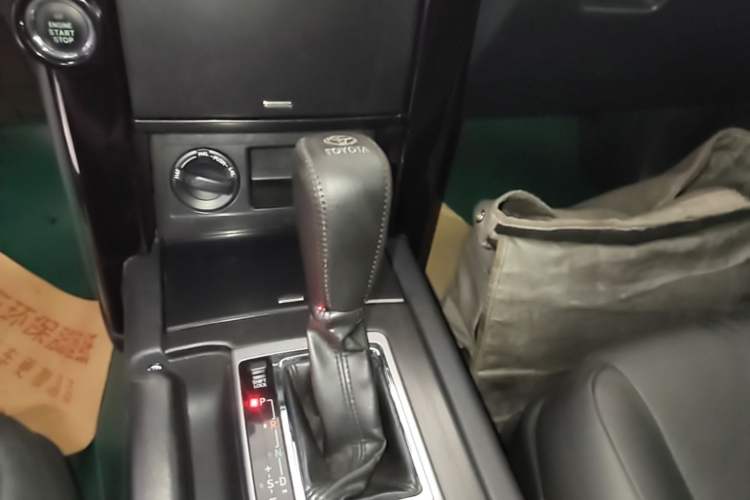 Used Toyota Prado 2016 2.7L Automatic Luxury Edition Gear Lever