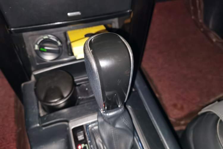 Used Toyota Prado 2016 2.7L Automatic Standard Edition Gear Lever