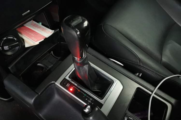 Used Toyota Prado 2016 2.7L Automatic Luxury Edition Gear Lever