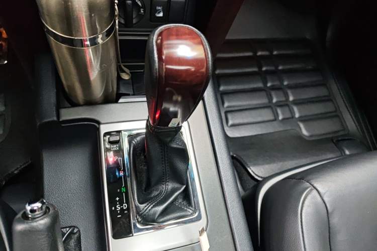 Used Toyota Prado 2016 3.5L Automatic TX-L Gear Lever
