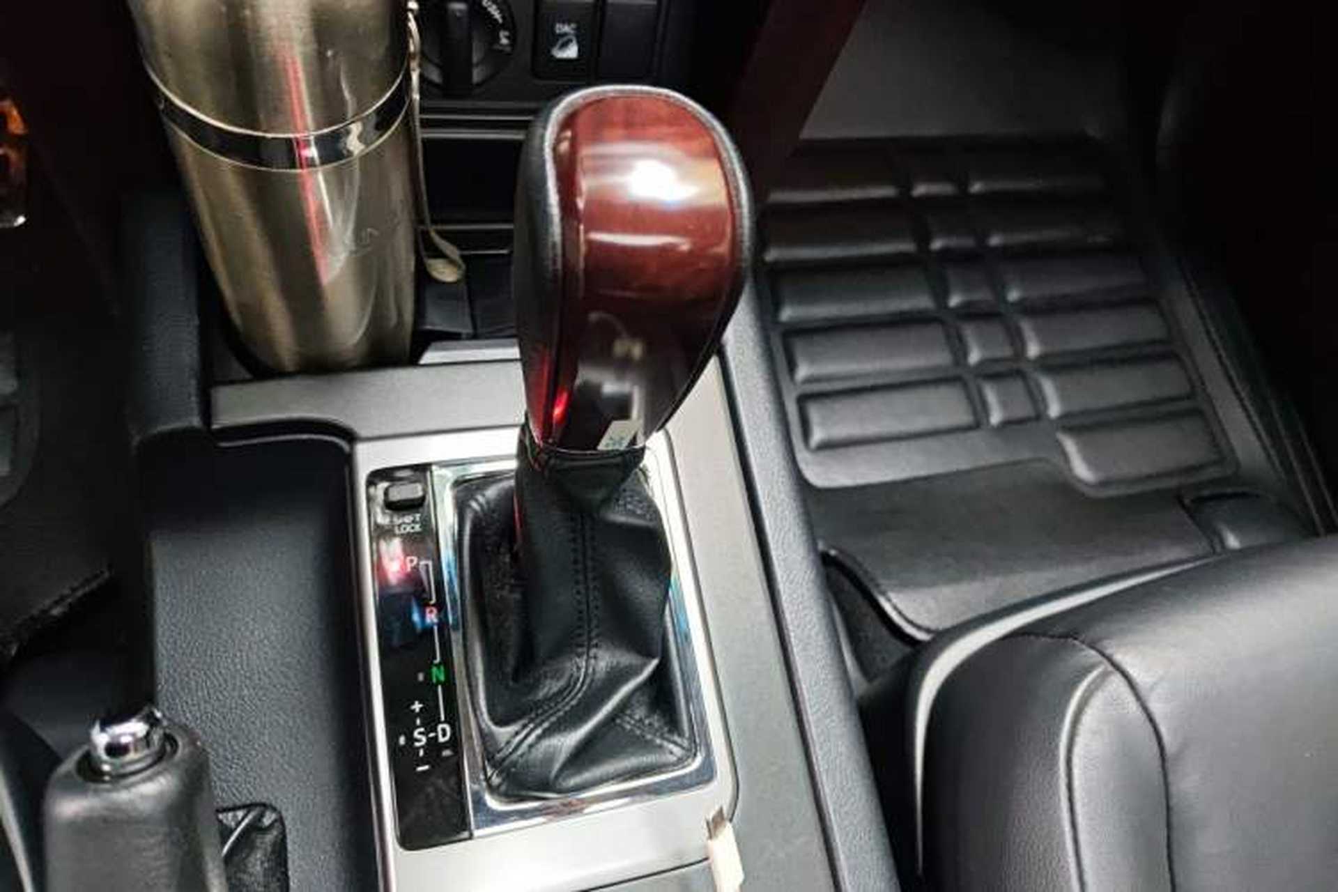 Used Toyota Prado 2016 3.5L Automatic TX-L Gear Lever