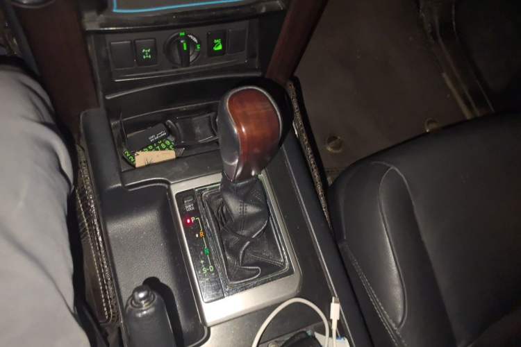Used Toyota Prado 2016 3.5L Automatic TX-L Gear Lever