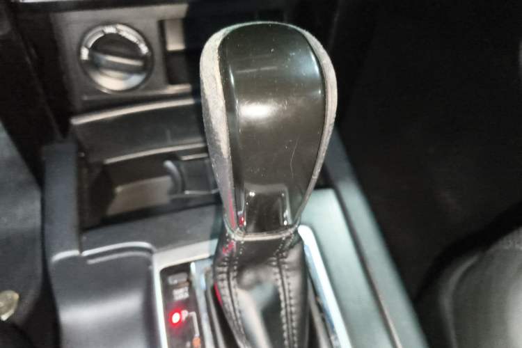 Used Toyota Prado 2016 2.7L Automatic Standard Edition Gear Lever
