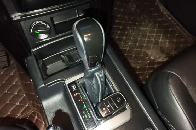 Used Toyota Prado 2016 2.7L Automatic Standard Edition Gear Lever