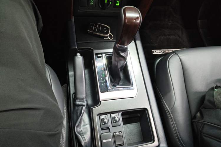 Used Toyota Prado 2016 3.5L Automatic TX-L NAVI Gear Lever