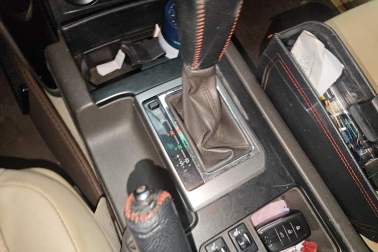 Used Toyota Prado 2016 2.7L Automatic Luxury Edition Gear Lever