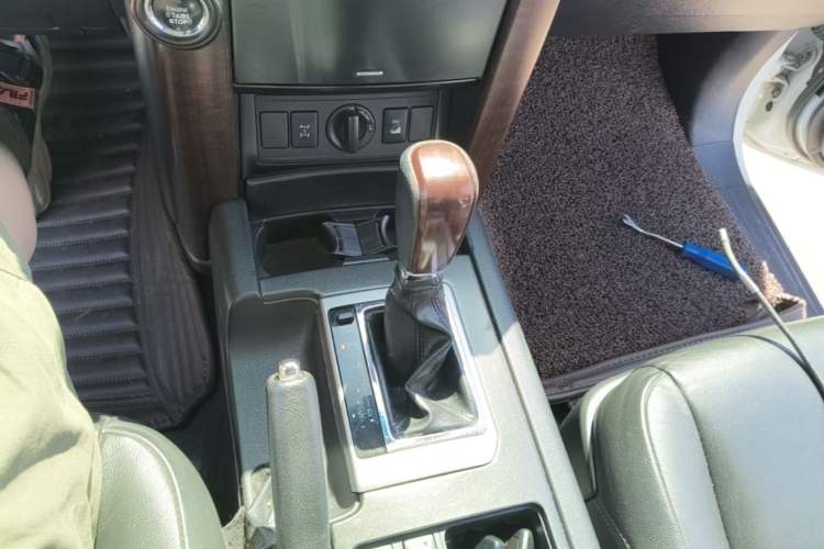 Used Toyota Prado 2016 3.5L Automatic TX-L Gear Lever