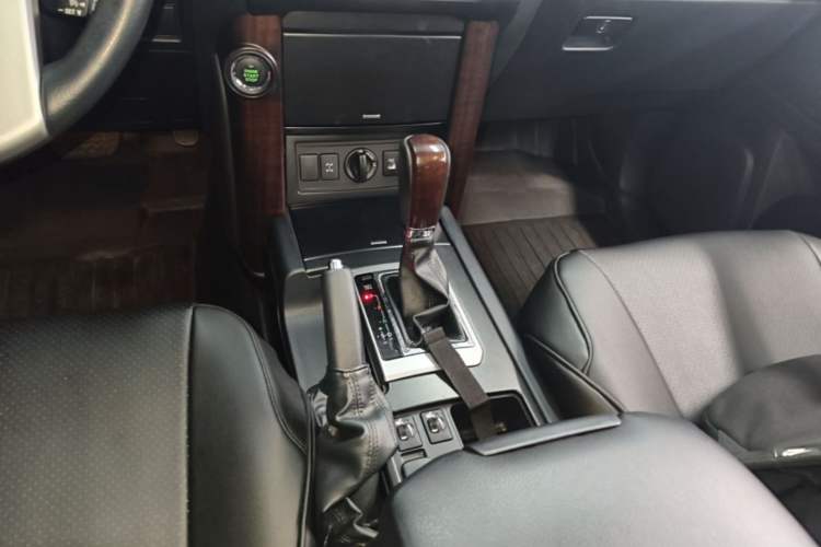 Used Toyota Prado 2016 3.5L Automatic TX-L Gear Lever