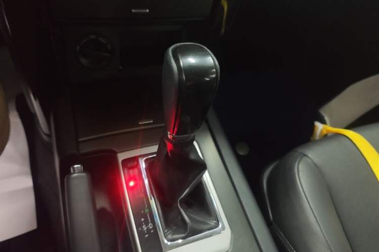 Used Toyota Prado 2016 2.7L Automatic Luxury Edition Gear Lever