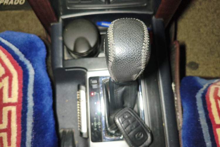 Used Toyota Prado 2016 3.5L Automatic TX-L Gear Lever