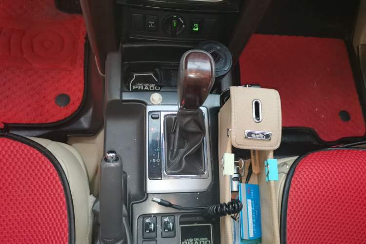 Used Toyota Prado 2016 3.5L Automatic TX-L Gear Lever