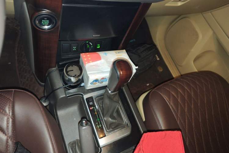 Used Toyota Prado 2016 3.5L Automatic TX-L Gear Lever