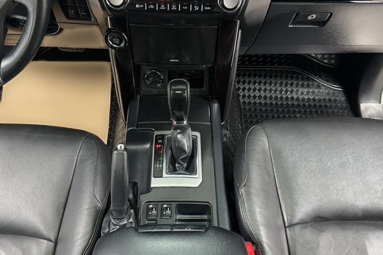 Used Toyota Prado 2016 2.7L Automatic Standard Edition Gear Lever