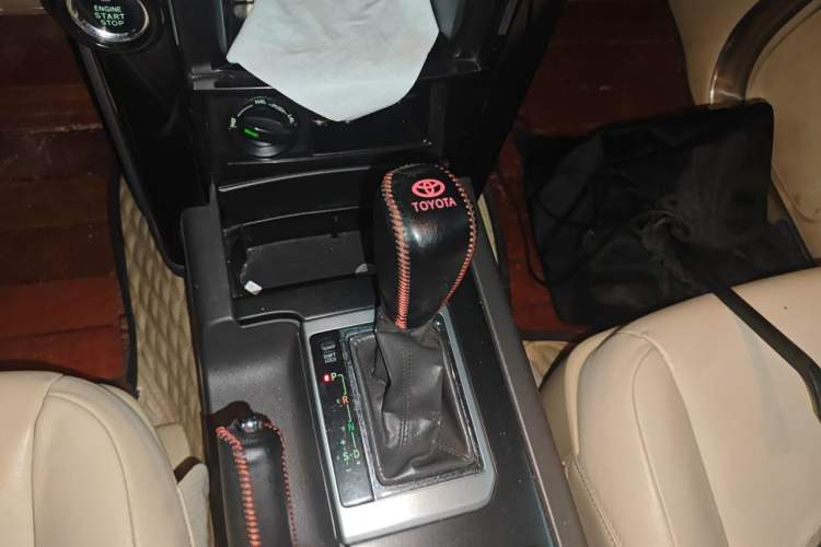 Used Toyota Prado 2016 2.7L Automatic Standard Edition Gear Lever