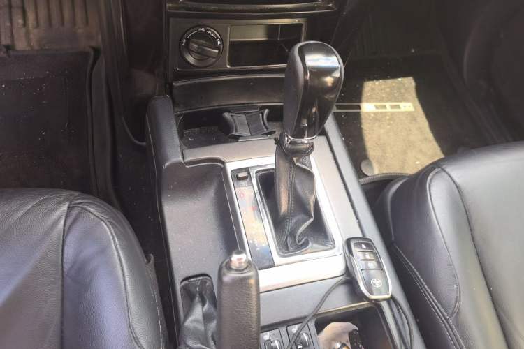 Used Toyota Prado 2016 2.7L Automatic Standard Edition Gear Lever