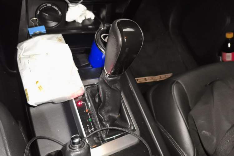 Used Toyota Prado 2016 2.7L Automatic Standard Edition Gear Lever