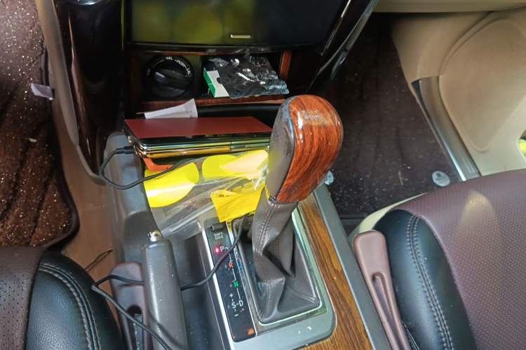 Used Toyota Prado 2016 2.7L Automatic Luxury Edition Gear Lever