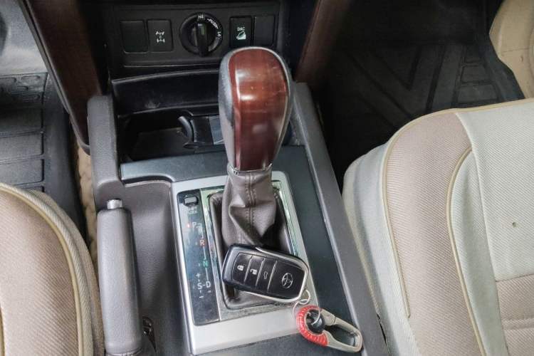 Used Toyota Prado 2016 3.5L Automatic TX-L Gear Lever