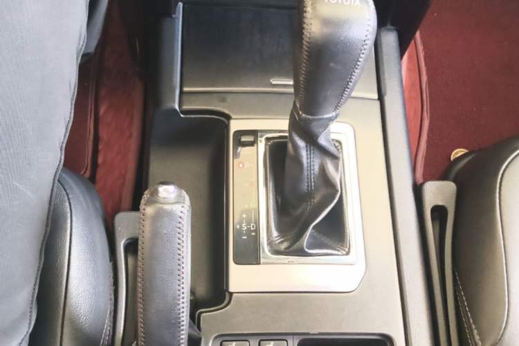 Used Toyota Prado 2016 2.7L Automatic Standard Edition Gear Lever