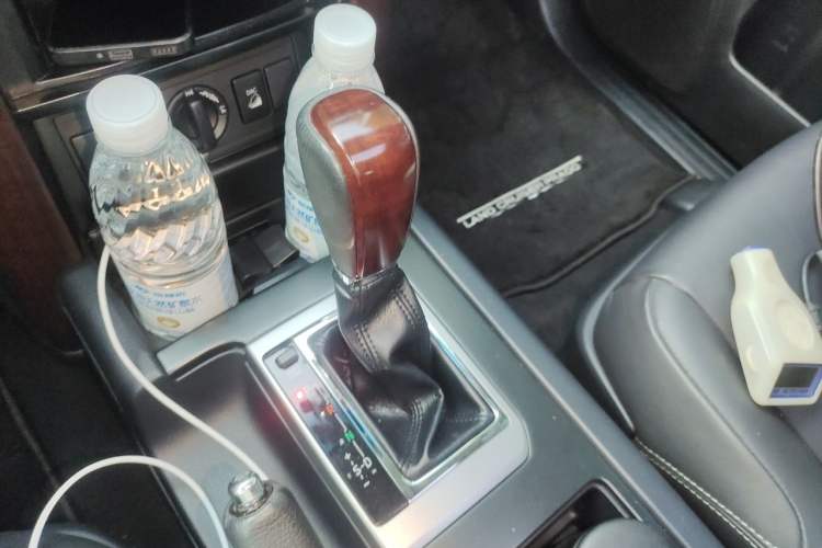 Used Toyota Prado 2016 3.5L Automatic TX-L Gear Lever