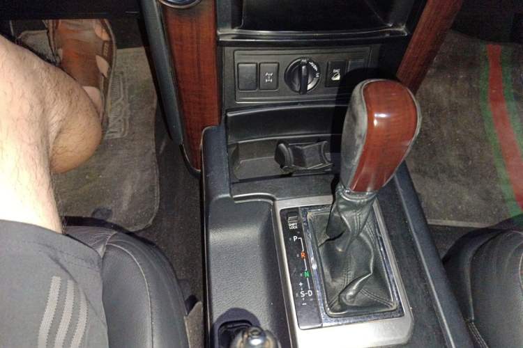 Used Toyota Prado 2016 3.5L Automatic TX-L Gear Lever