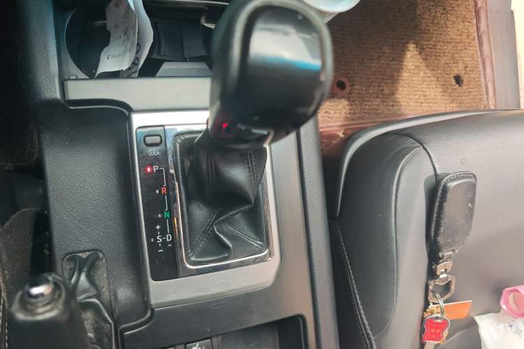 Used Toyota Prado 2016 2.7L Automatic Luxury Edition Gear Lever