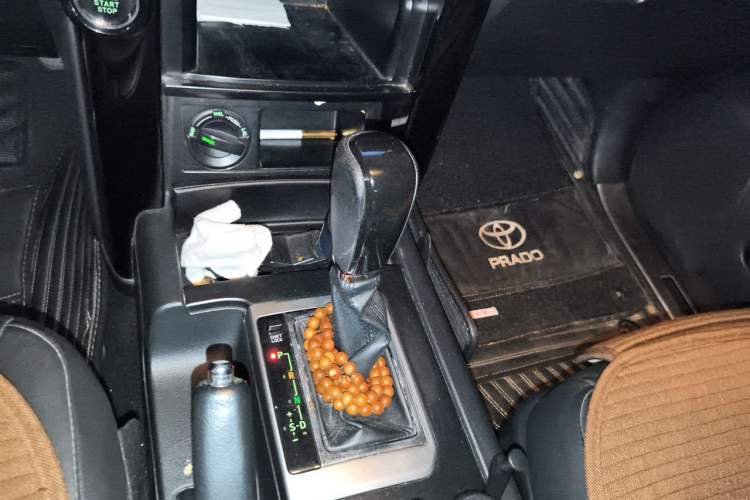 Used Toyota Prado 2016 2.7L Automatic Standard Edition Gear Lever