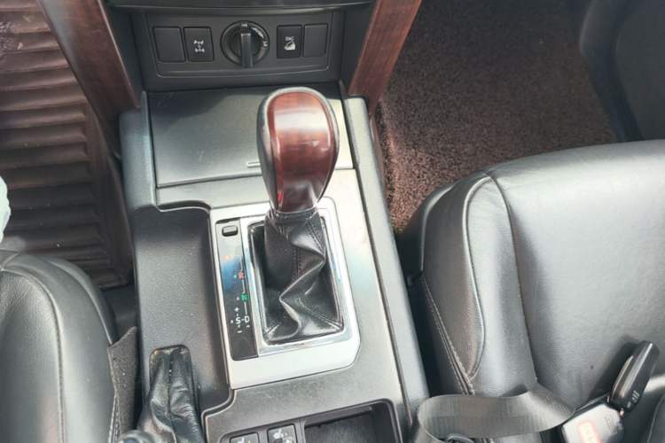 Used Toyota Prado 2016 3.5L Automatic TX-L Gear Lever