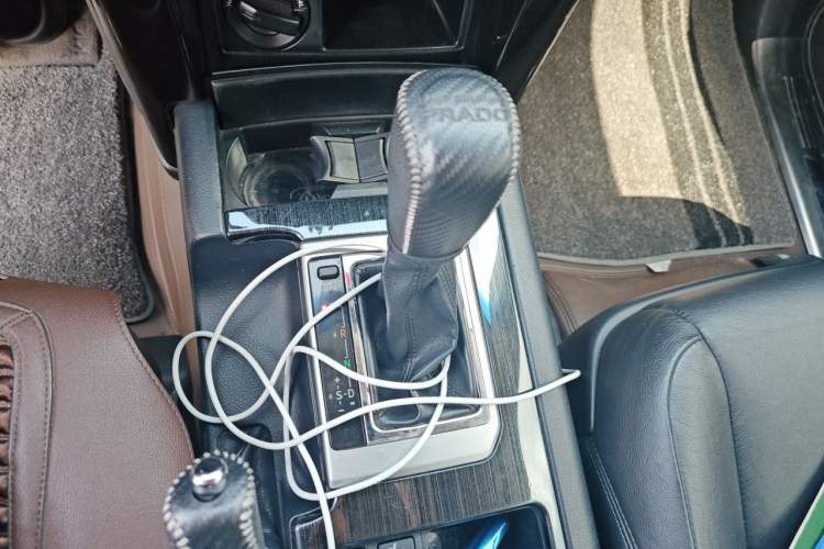 Used Toyota Prado 2016 2.7L Automatic Standard Edition Gear Lever