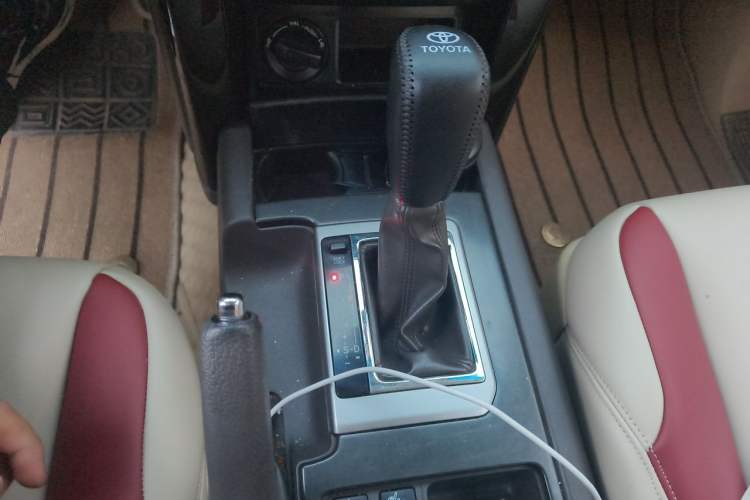 Used Toyota Prado 2016 2.7L Automatic Standard Edition Gear Lever