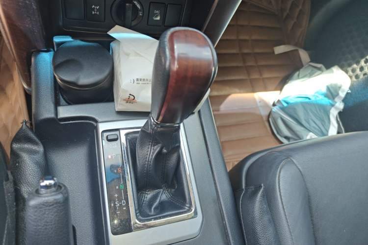 Used Toyota Prado 2016 3.5L Automatic TX-L Gear Lever