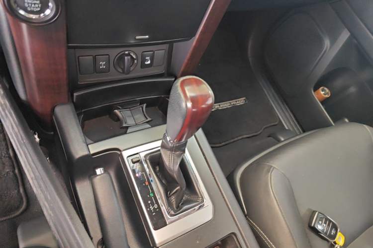 Used Toyota Prado 2016 3.5L Automatic TX-L Gear Lever
