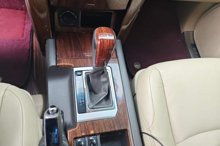 Used Toyota Prado 2016 2.7L Automatic Standard Edition Gear Lever