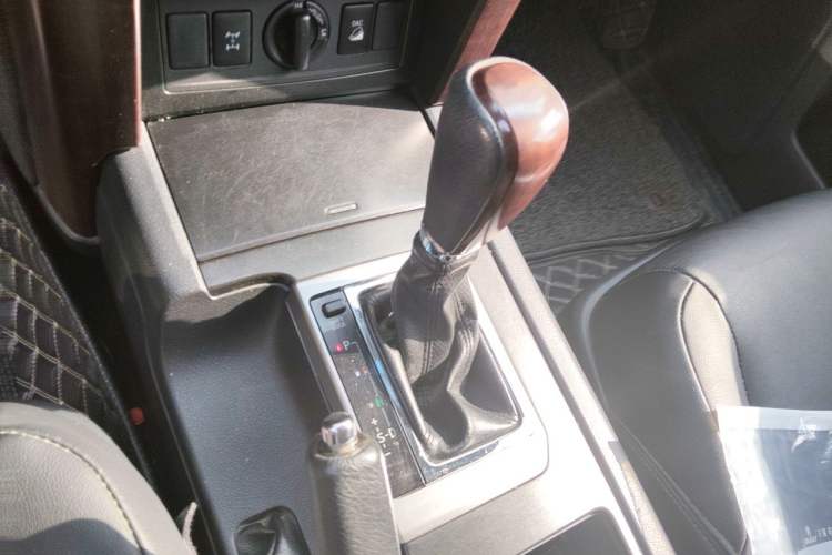 Used Toyota Prado 2016 3.5L Automatic TX-L NAVI Gear Lever