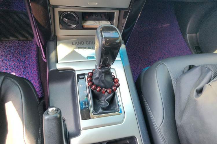 Used Toyota Prado 2016 2.7L Automatic Luxury Edition Gear Lever