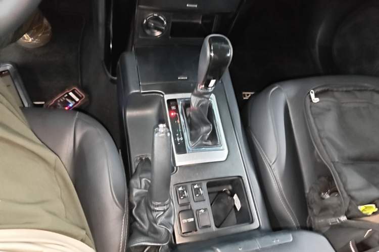 Used Toyota Prado 2016 2.7L Automatic Standard Edition Gear Lever