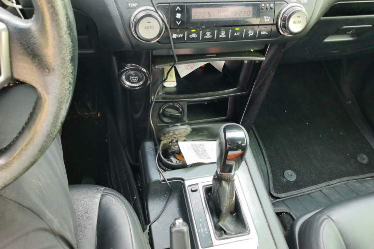 Used Toyota Prado 2016 2.7L Automatic Luxury Edition Gear Lever