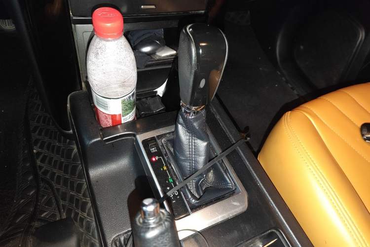 Used Toyota Prado 2016 2.7L Automatic Standard Edition Gear Lever