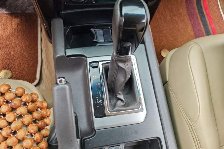 Used Toyota Prado 2016 2.7L Automatic Standard Edition Gear Lever