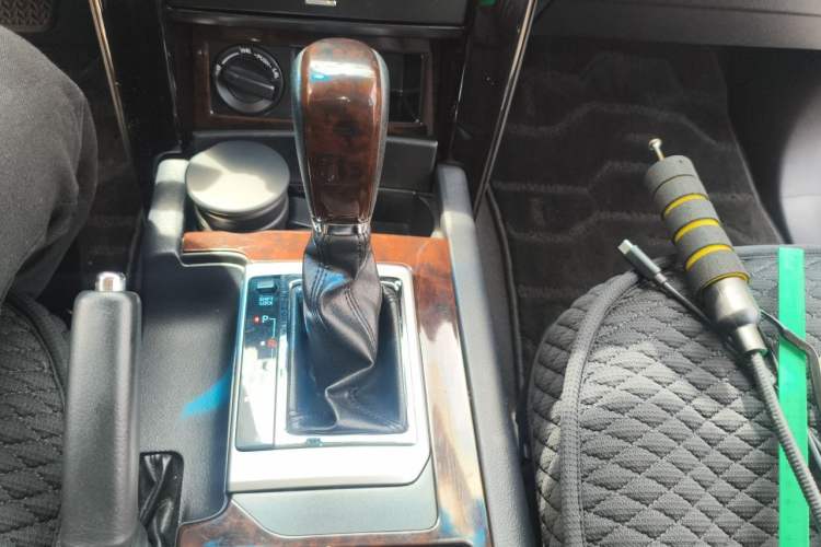 Used Toyota Prado 2016 2.7L Automatic Standard Edition Gear Lever