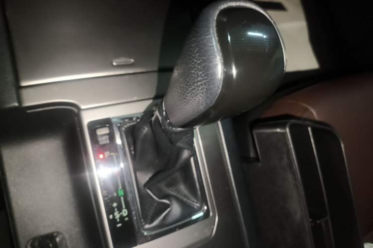 Used Toyota Prado 2016 3.5L Automatic TX-L Gear Lever