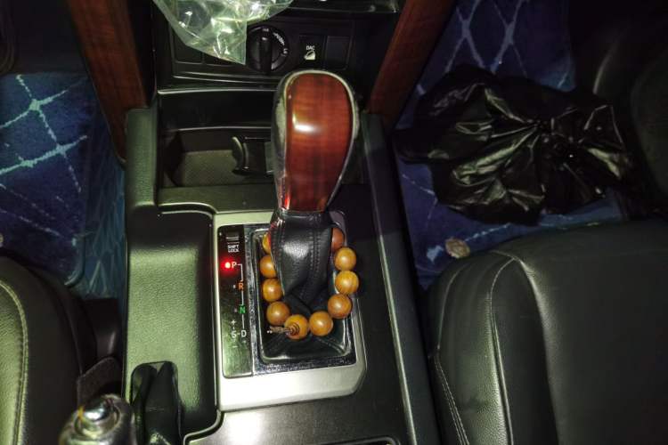 Used Toyota Prado 2016 3.5L Automatic TX-L Gear Lever