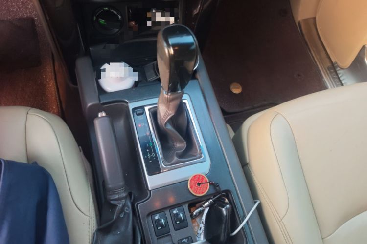 Used Toyota Prado 2016 2.7L Automatic Standard Edition Gear Lever