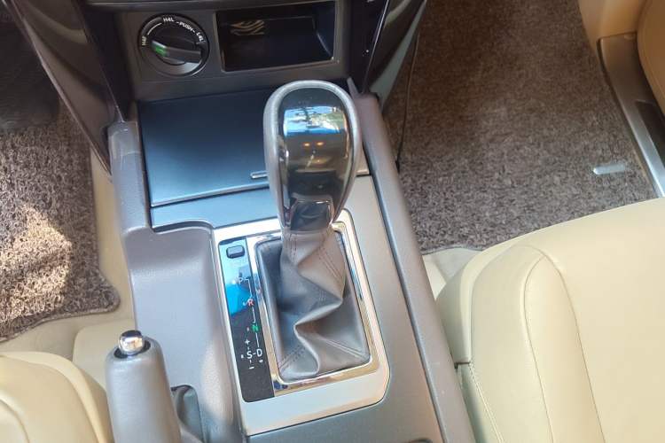 Used Toyota Prado 2016 2.7L Automatic Standard Edition Gear Lever