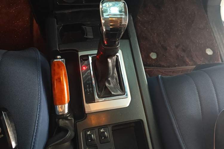 Used Toyota Prado 2016 2.7L Automatic Standard Edition Gear Lever