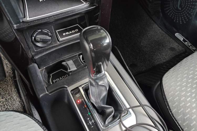 Used Toyota Prado 2016 2.7L Automatic Standard Edition Gear Lever
